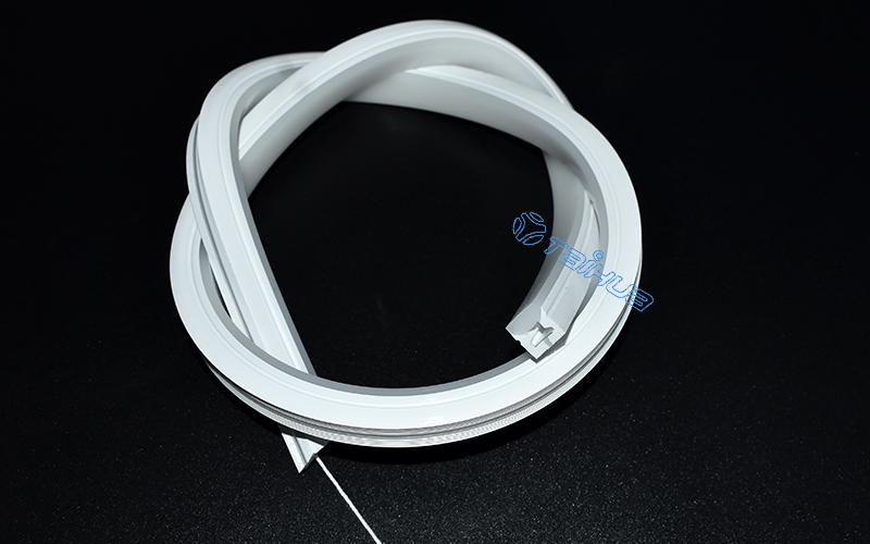 LED霓虹灯双色硅胶套管穿pcb板有哪些注意事项？